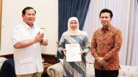Ketua Umum Partai Gerindra, Prabowo Subianto mendukung pasangan Khofifah Indar Parawansa - Emil Elistianto dalam Pemilihan Gubernur Jawa Timur (Jatim) di Pilkada 2024. (Instagram.com/@ emildardak)

